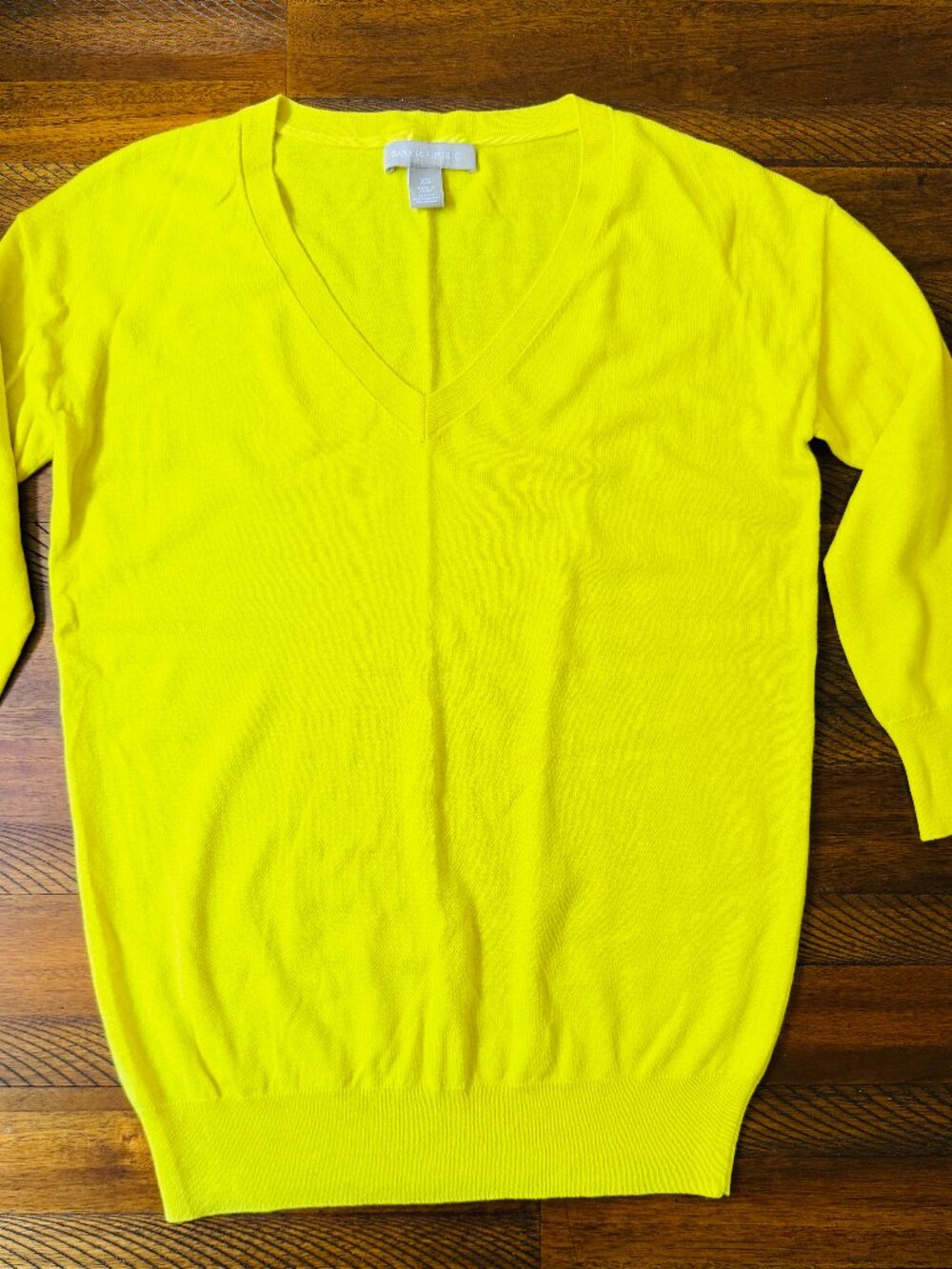 Classic Banana Republic Silk Blend V-Neck Sweater Neon Yellow -Size XS